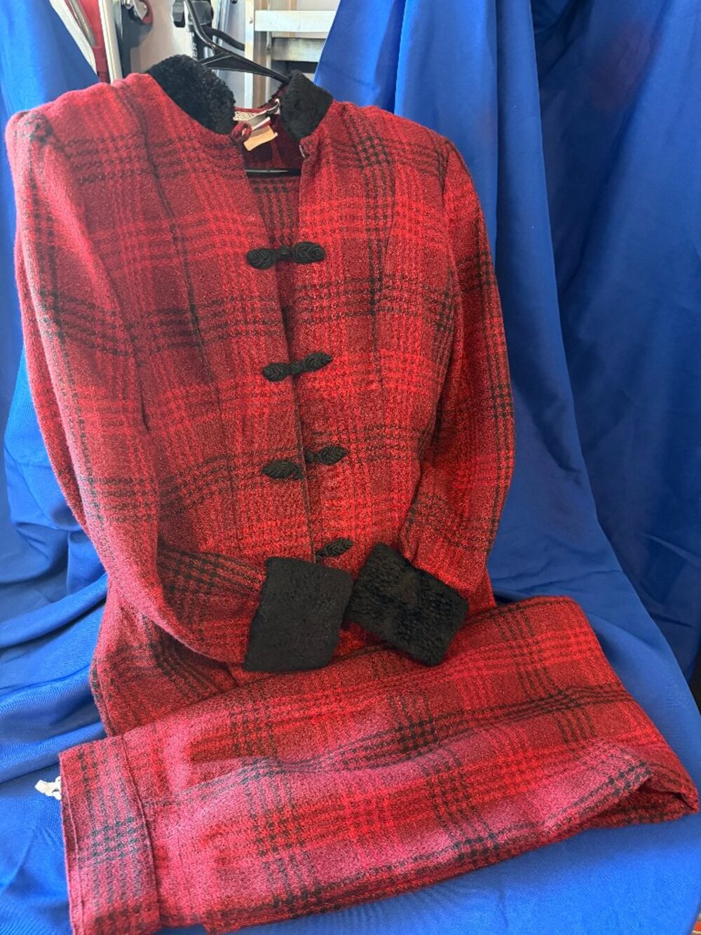 Extraordinaire Womens Business Suit